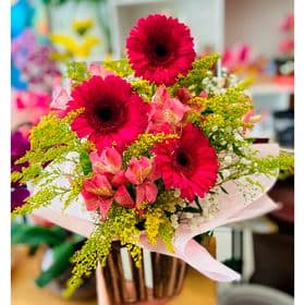 thumb-arranjo-com-3-gerberas-e-astromelias-2